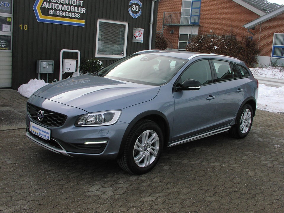 Volvo V60 CC 2,0 T5 245 Momentum aut. 5d