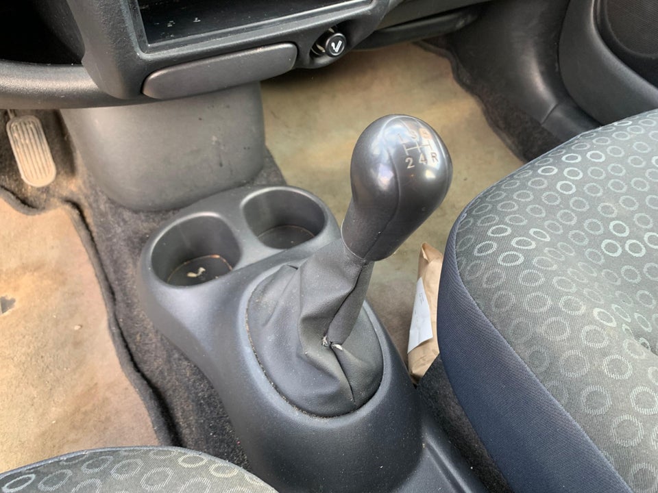 Toyota Yaris 1,3 Terra 5d
