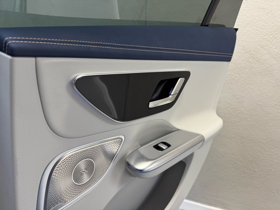 Mercedes EQE300 Electric Art 4d