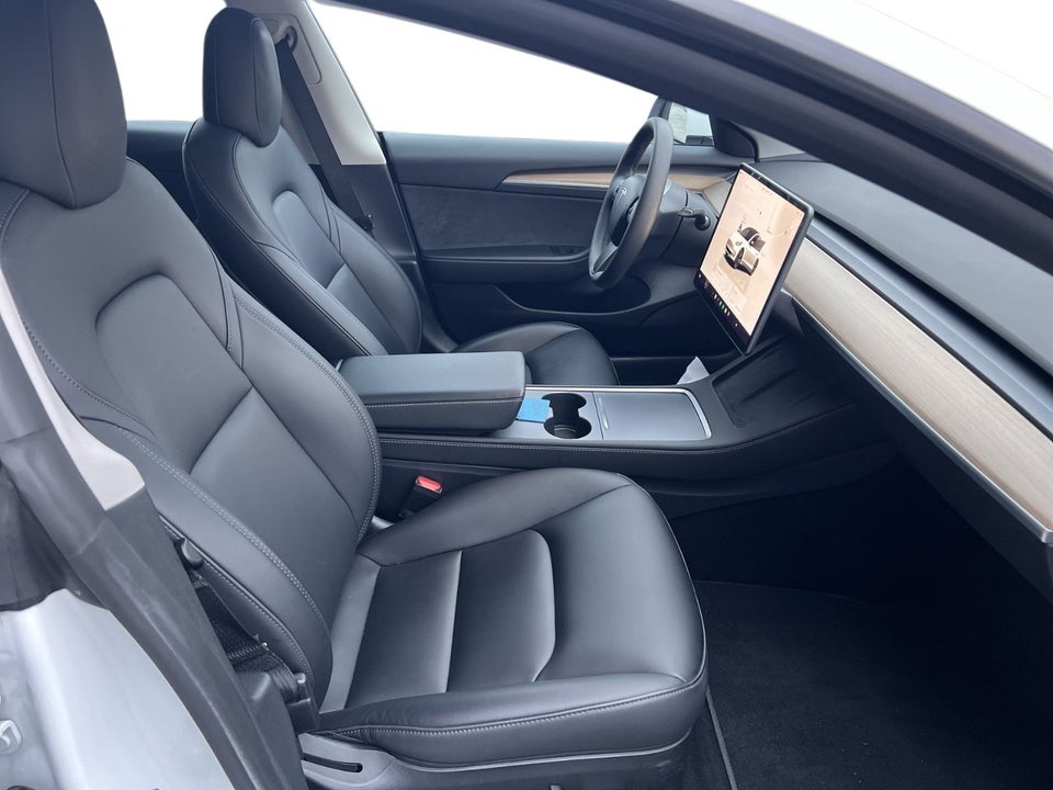 Tesla Model 3 Long Range RWD 4d