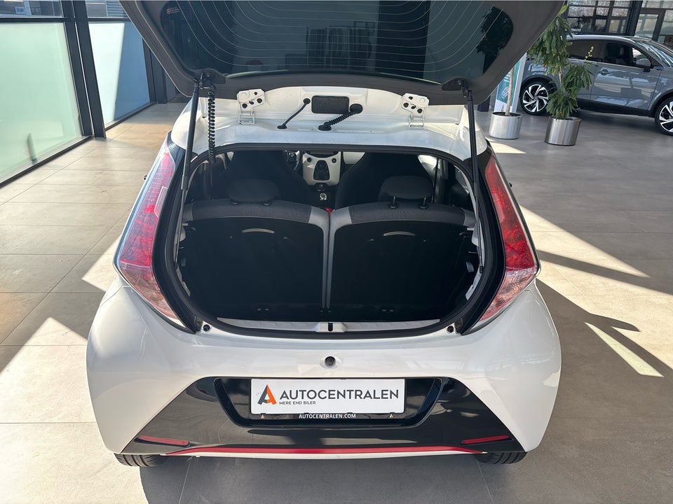 Toyota Aygo 1,0 VVT-i x-press 5d