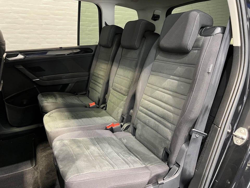 VW Touran 2,0 TDi 190 Highline R-line DSG 7prs 5d