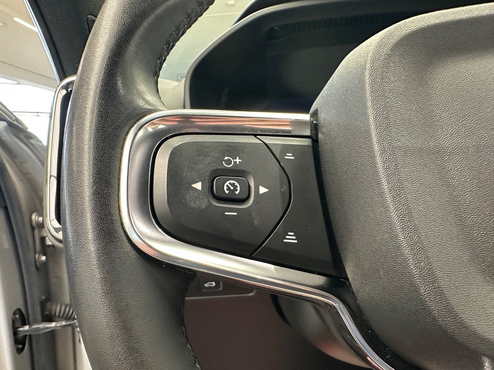 Volvo XC40 ReCharge Extended Range Plus 5d
