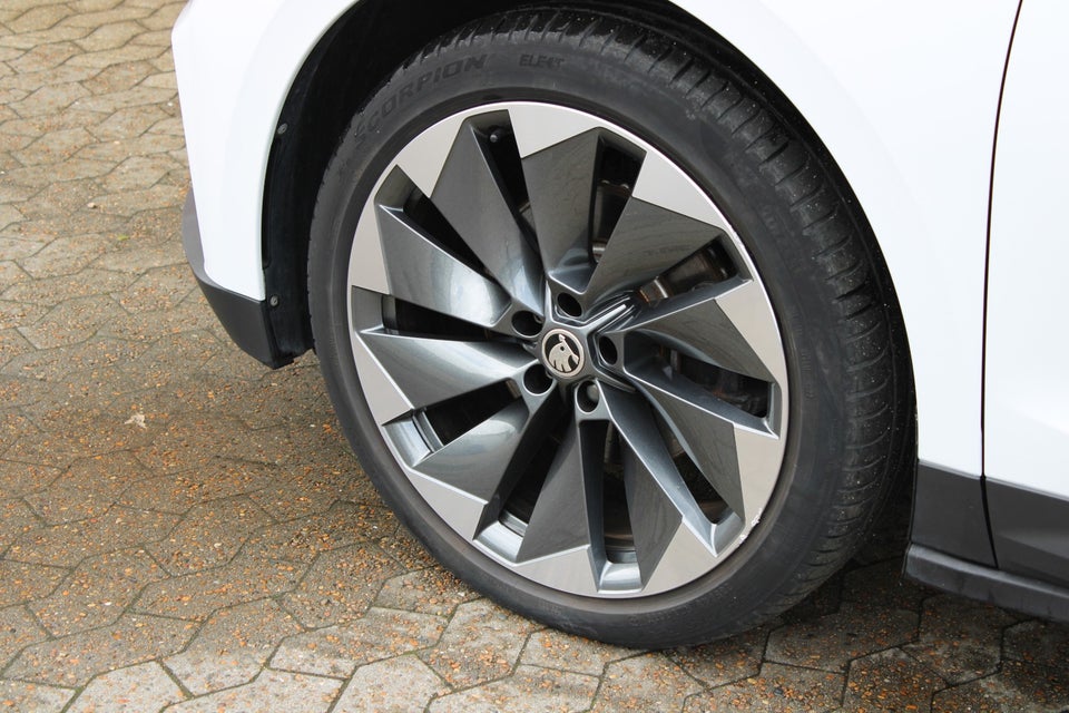 Skoda Enyaq 60 iV Loft 5d