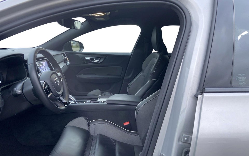 Volvo V60 2,0 B4 197 Plus Dark aut. 5d