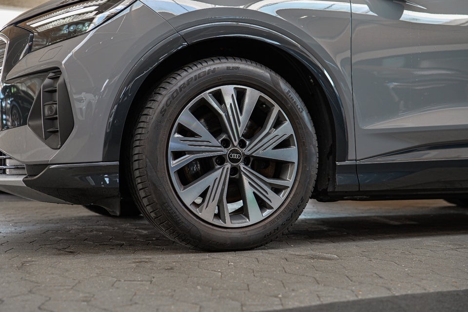 Audi Q4 e-tron 50 quattro 5d