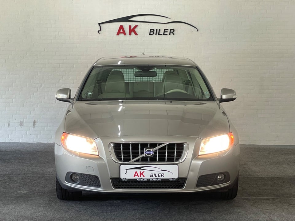 Volvo V70 2,5 T Momentum aut. 5d