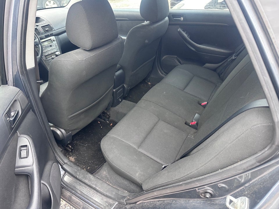 Toyota Avensis 1,8 VVT-i Elegance stc. 5d