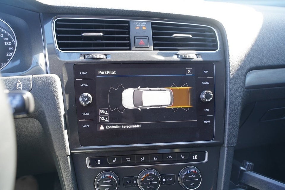 VW Golf VII 2,0 TDi 150 Comfortline Connect Variant DSG Van 5d