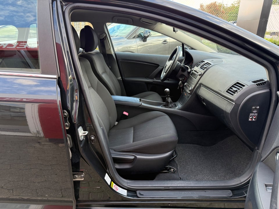 Toyota Avensis 1,8 VVT-i T2 stc. 5d