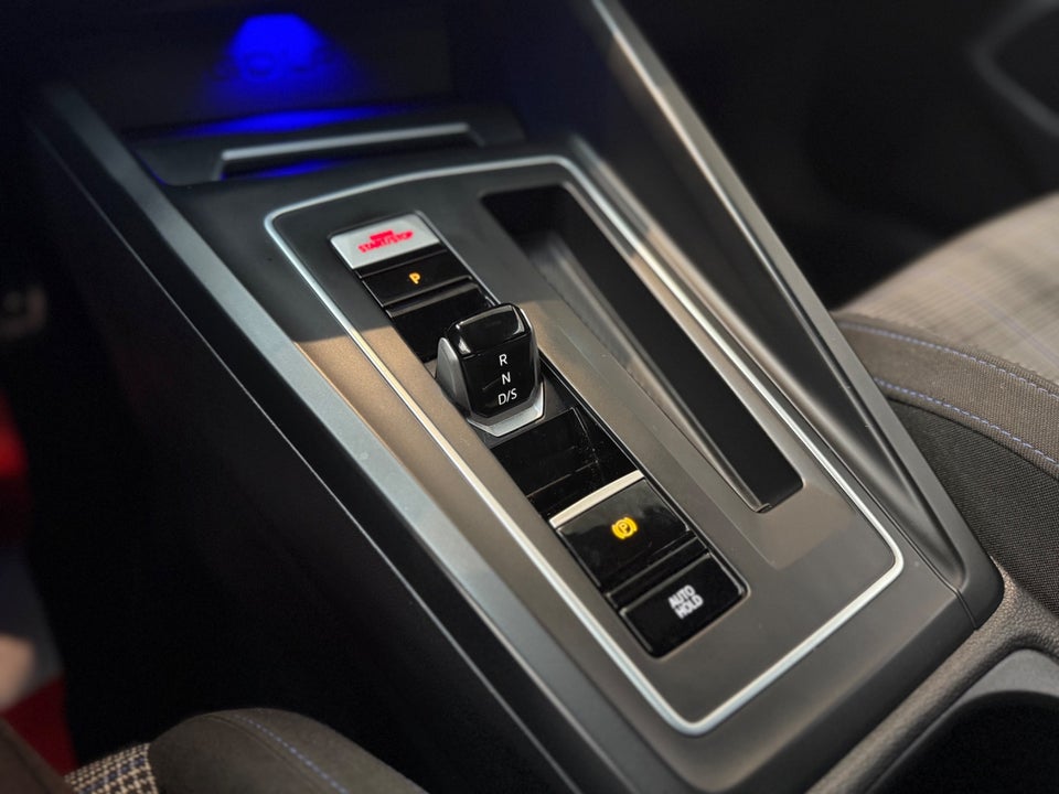 VW Golf VIII 1,4 GTE DSG 5d