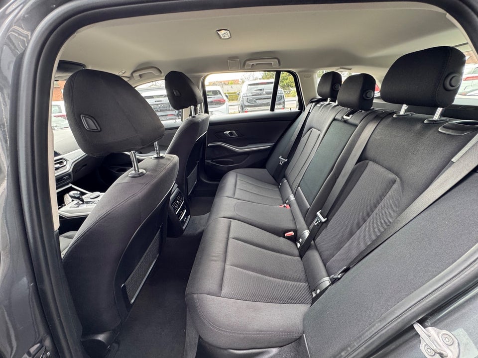 BMW 320d 2,0 Touring Connected aut. 5d