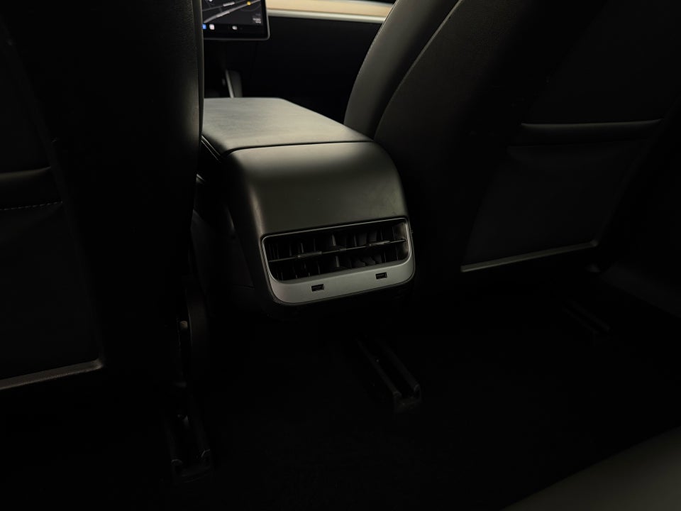 Tesla Model 3 Long Range AWD 4d