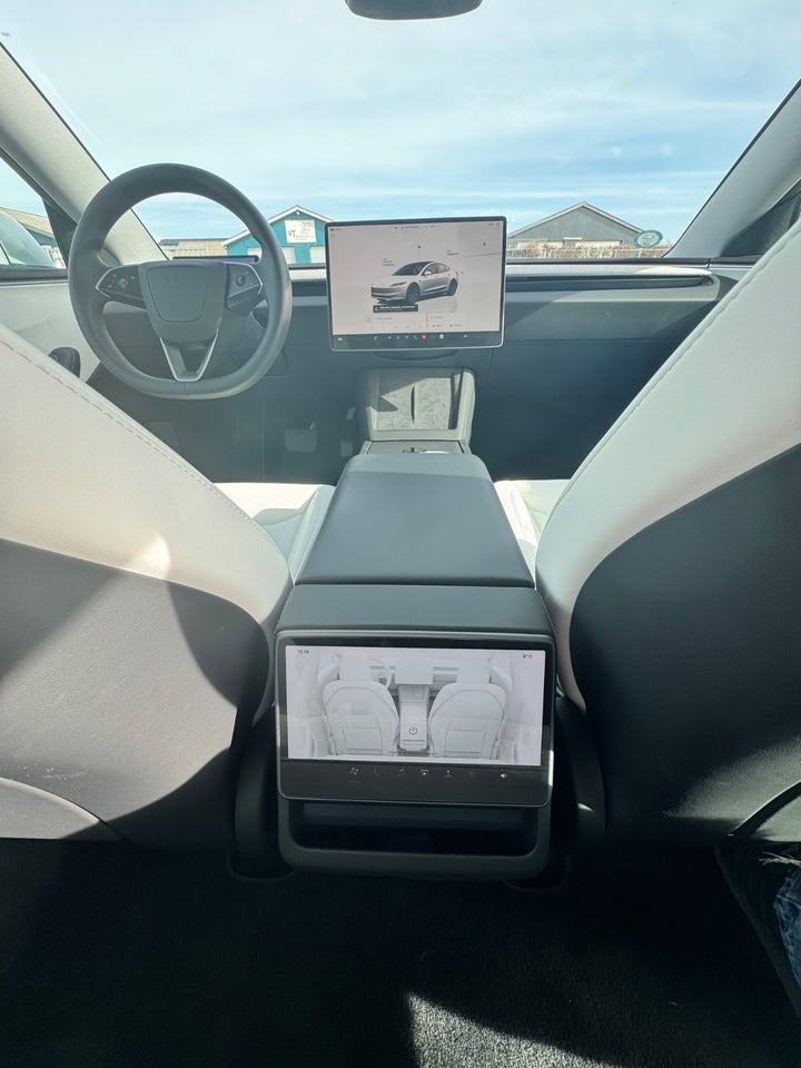 Tesla Model 3 RWD 4d