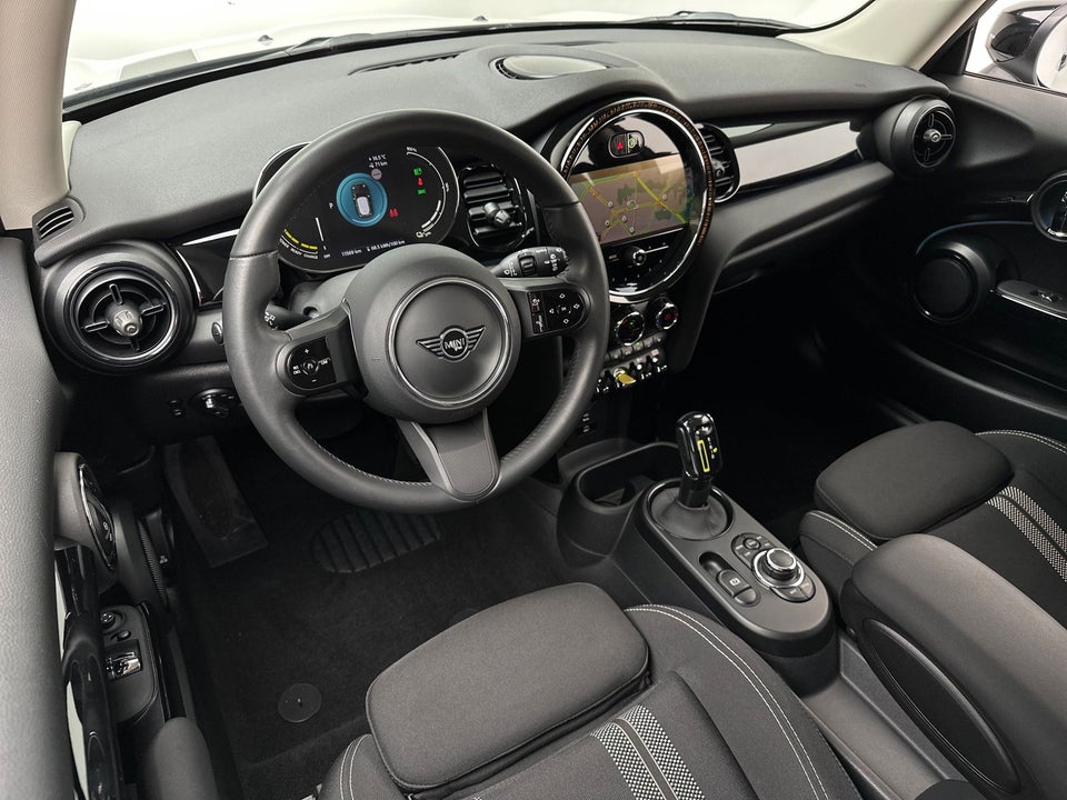 MINI Cooper SE Essential 3d