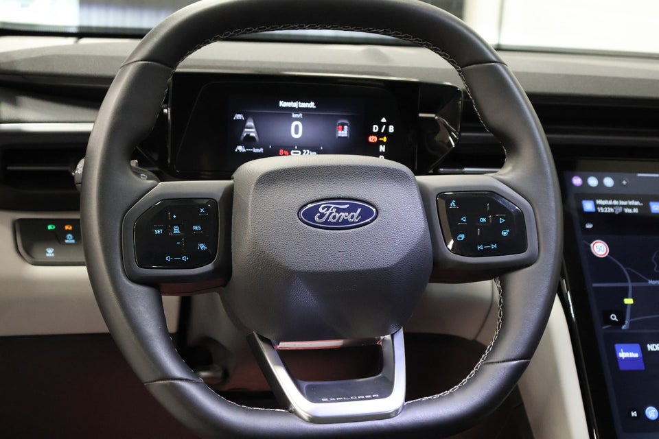 Ford Explorer 77 Select Extended Range 5d