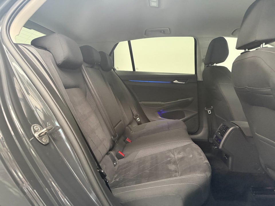 VW Golf VIII 1,4 eHybrid DSG 5d