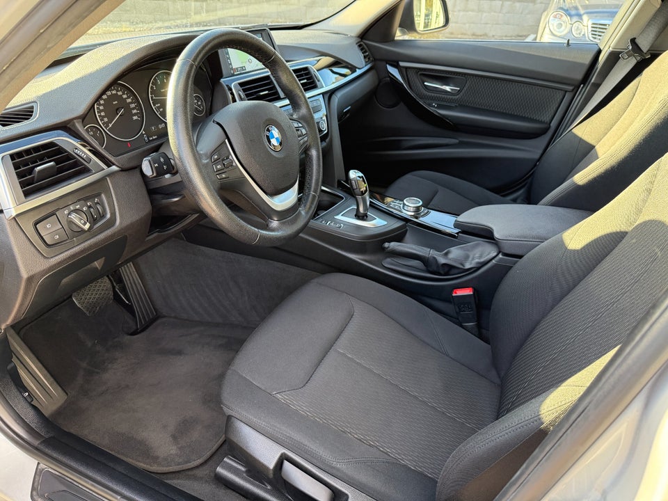 BMW 320i 2,0 Touring Advantage aut. 5d