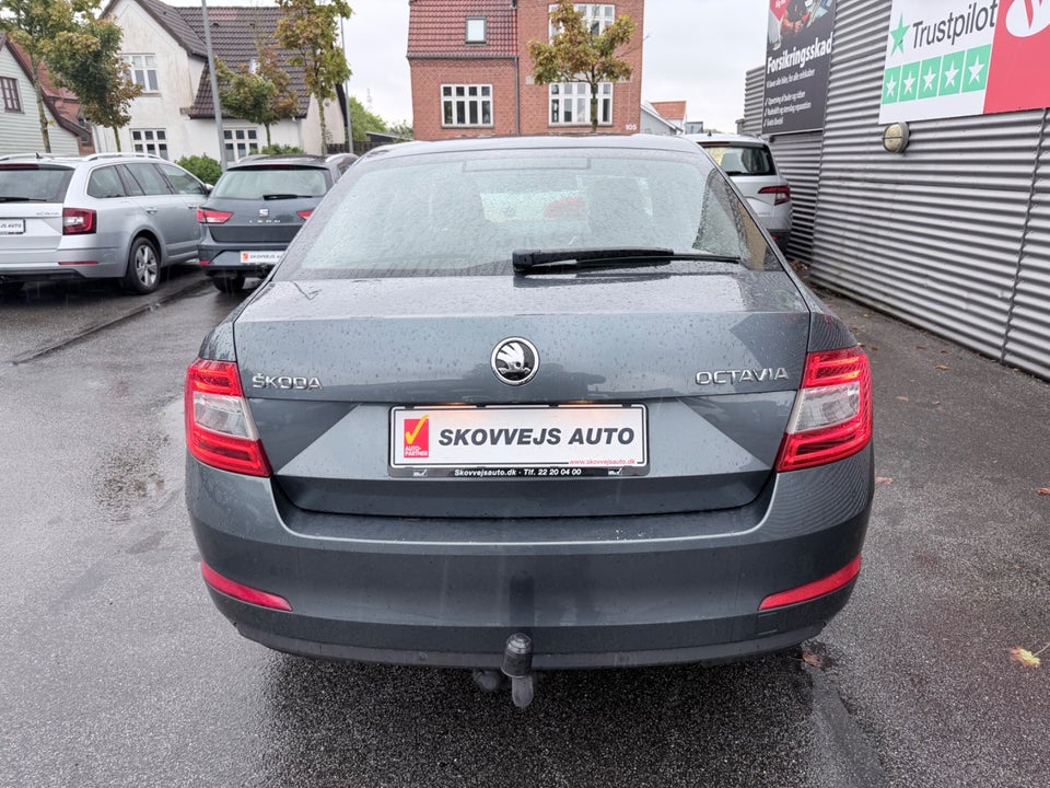 Skoda Octavia 1,6 TDi 110 Ambition DSG 5d