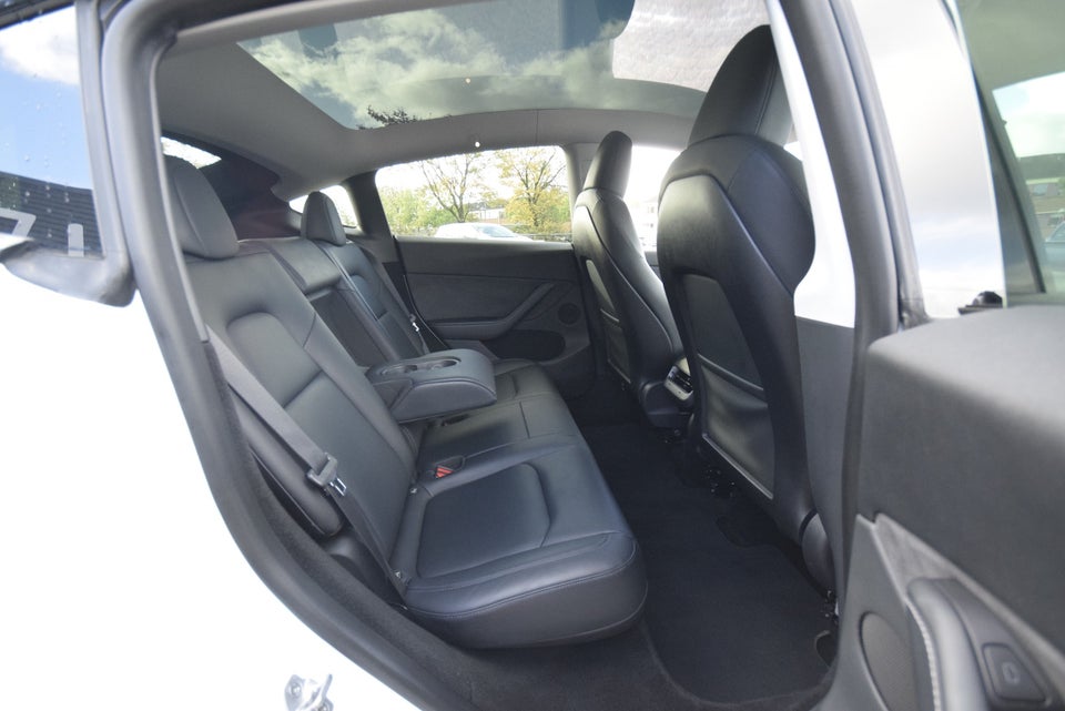 Tesla Model Y RWD 5d