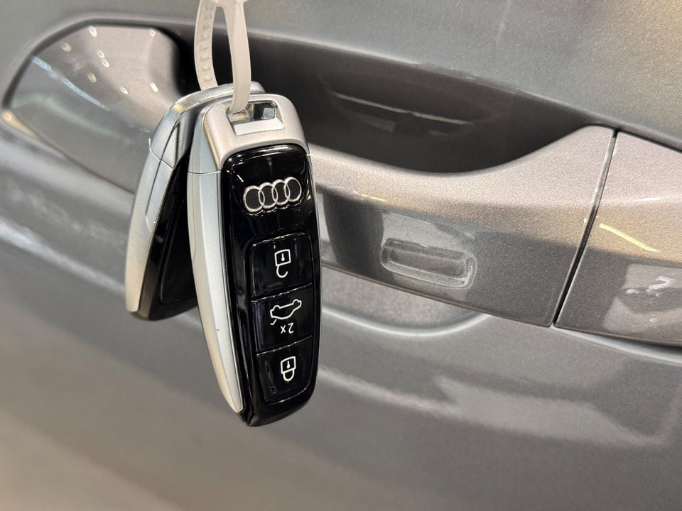 Audi e-tron 55 quattro 5d