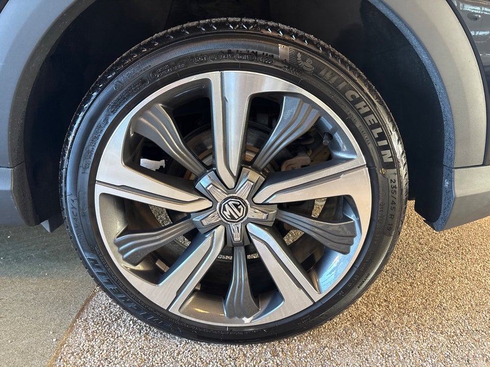 MG Marvel R Luxury 5d