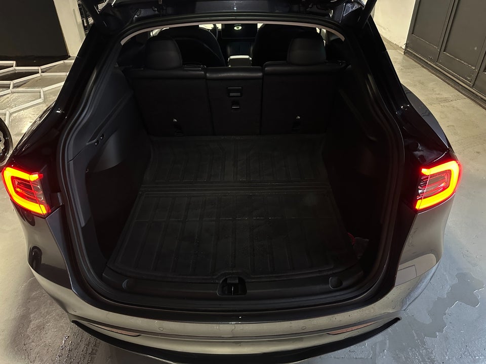 Tesla Model Y Long Range AWD 5d