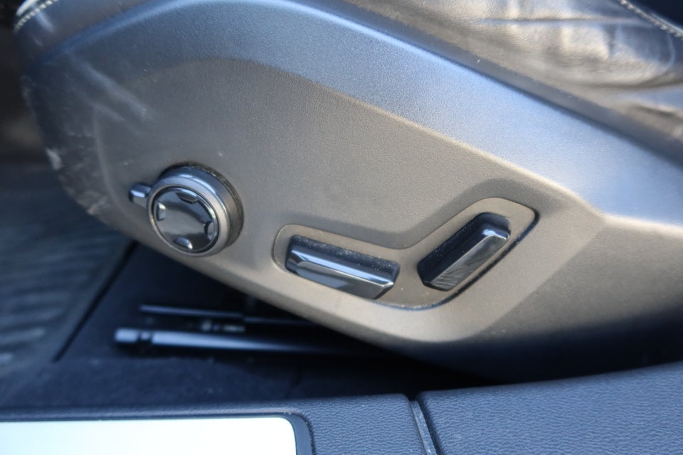 Volvo V60 2,0 T6 ReCharge R-Design aut. AWD 5d