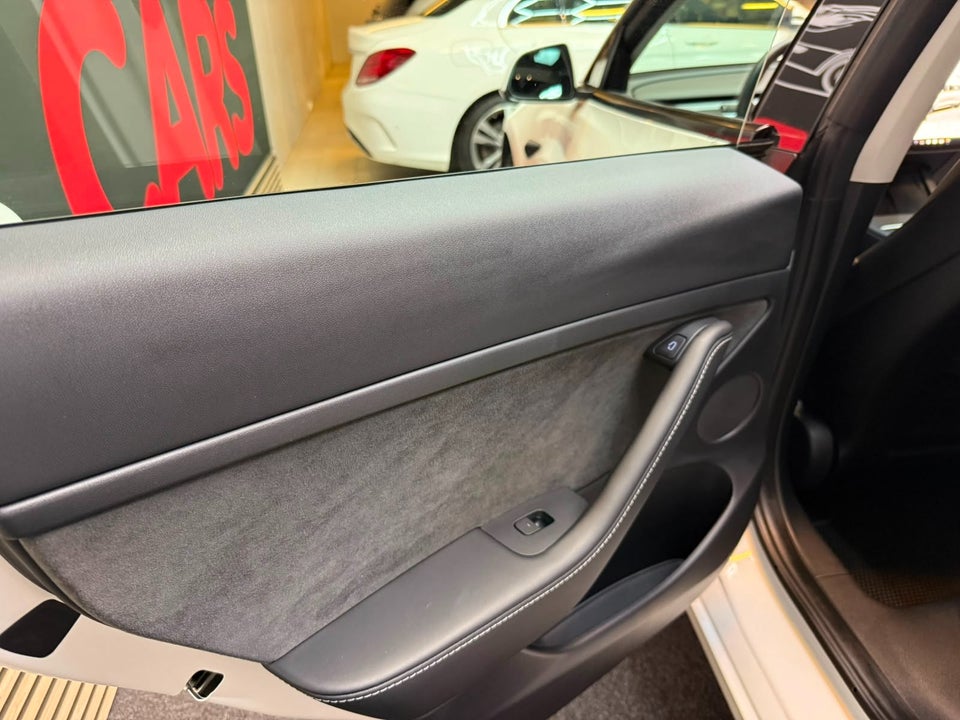 Tesla Model 3 RWD 4d