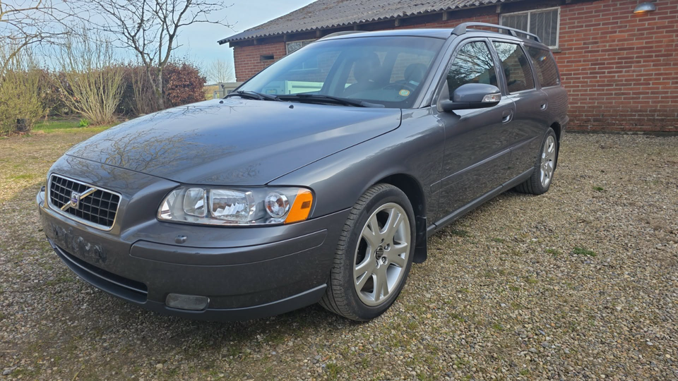 Volvo V70 2,4 170 Momentum 5d