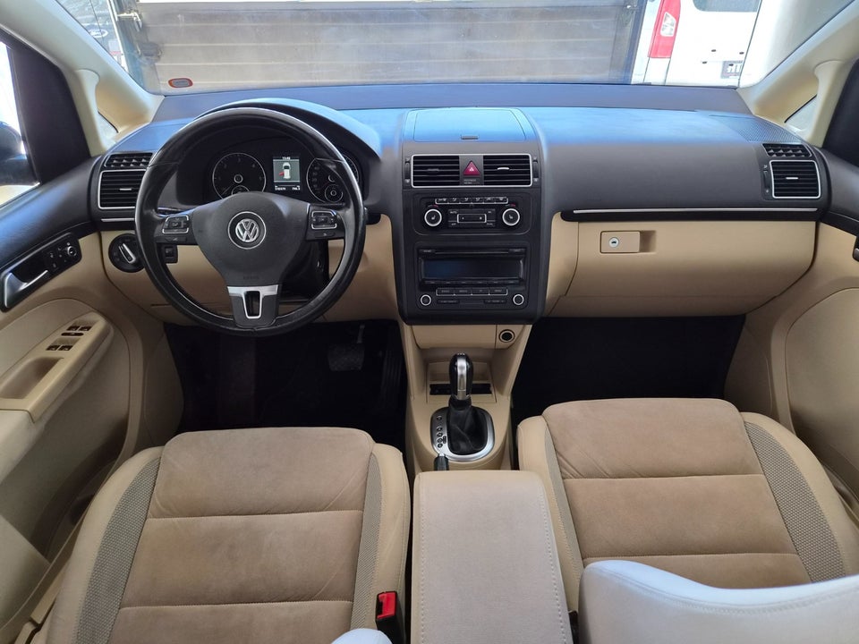 VW Touran 2,0 TDi 140 Comfortline DSG BMT 7prs 5d
