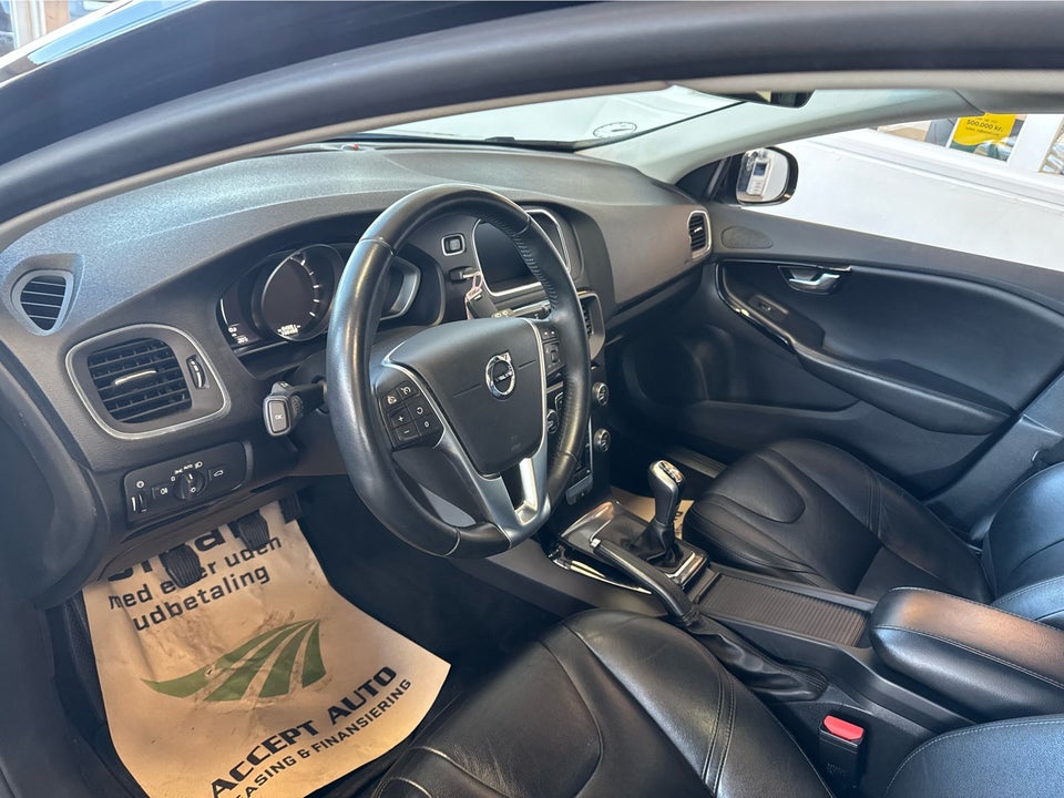 Volvo V40 2,0 D3 150 Momentum 5d