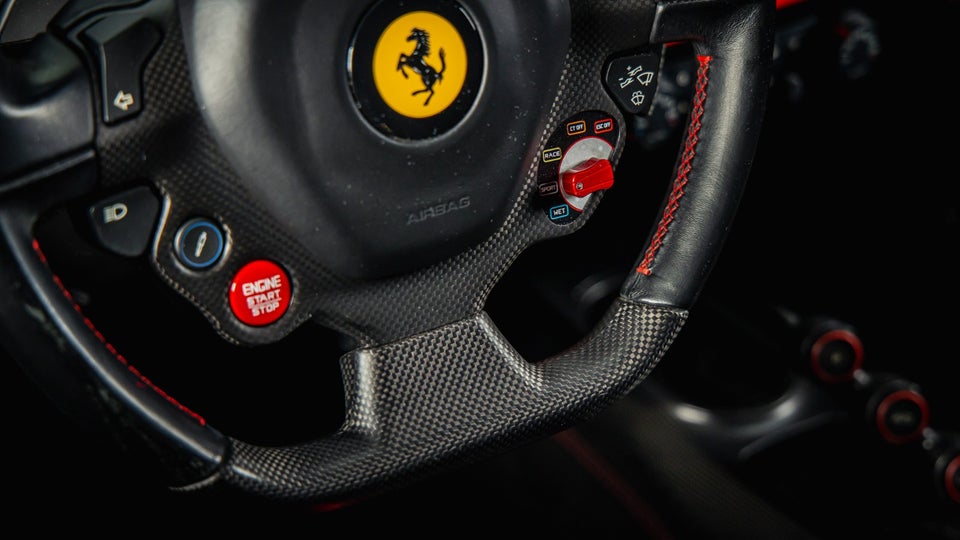 Ferrari 488 Pista 3,9 DCT 2d