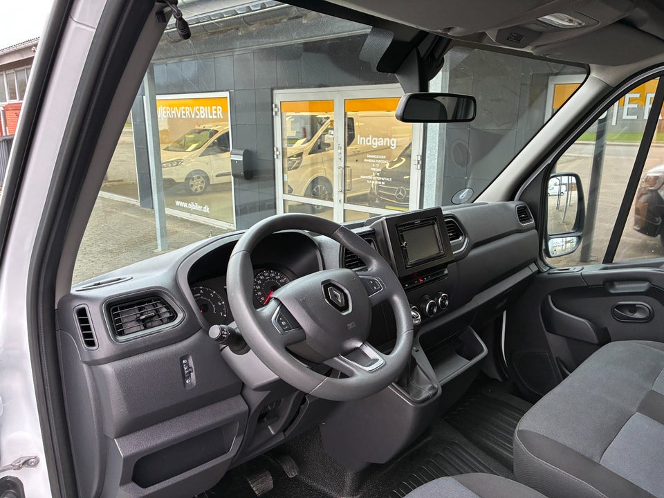 Renault Master IV T33 2,3 dCi 135 L2H2 Kassevogn