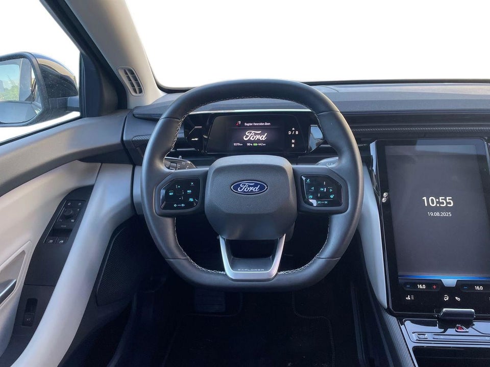 Ford Explorer 82 Premium Extended Range 5d