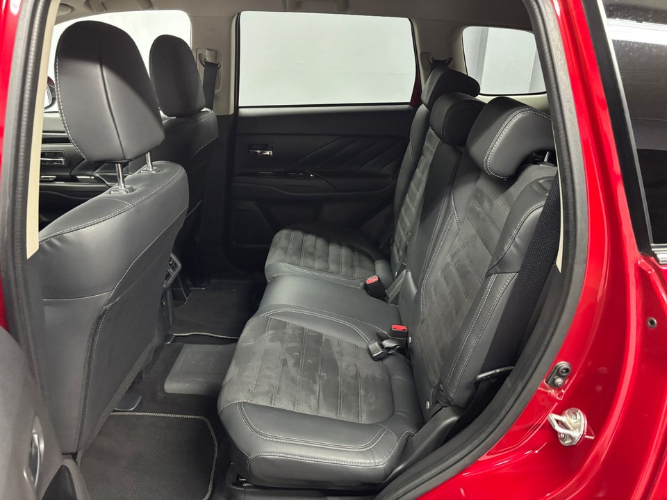 Mitsubishi Outlander 2,4 PHEV Invite+ CVT 4WD 5d