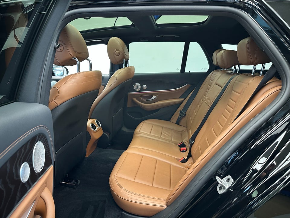 Mercedes E300 de 2,0 AMG Line stc. aut. 5d