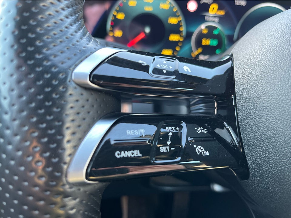 Mercedes E300 e 2,0 AMG Line stc. aut. 5d