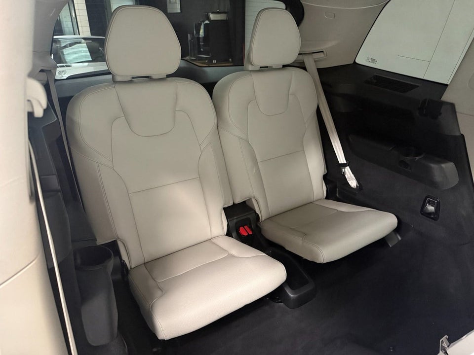 Volvo XC90 2,0 B5 235 Momentum aut. AWD 6prs 5d
