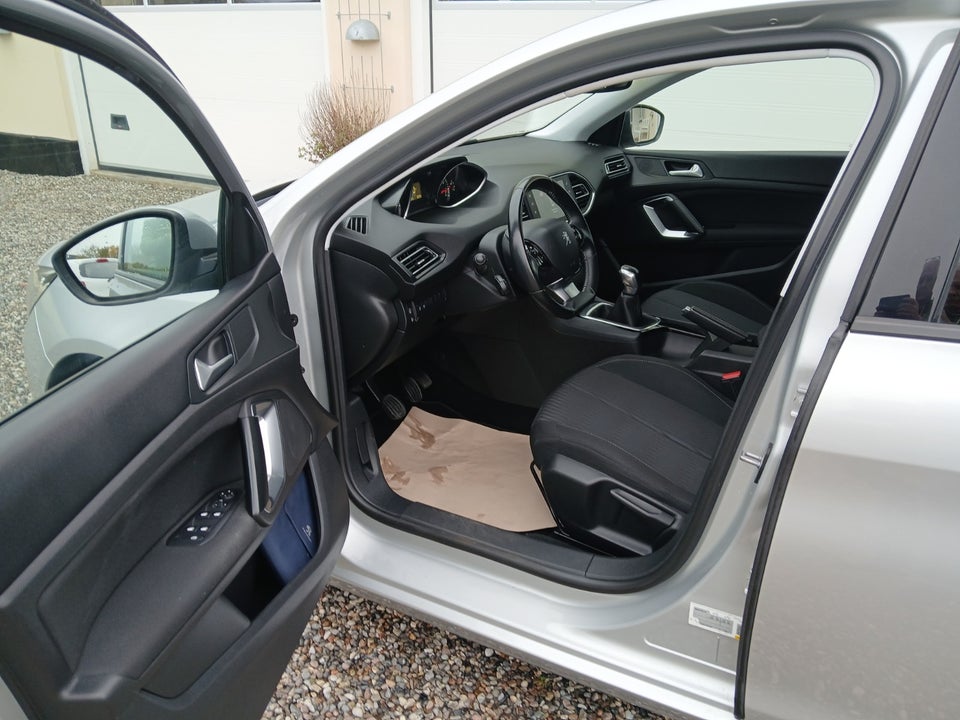 Peugeot 308 1,2 e-THP 110 Active SW 5d