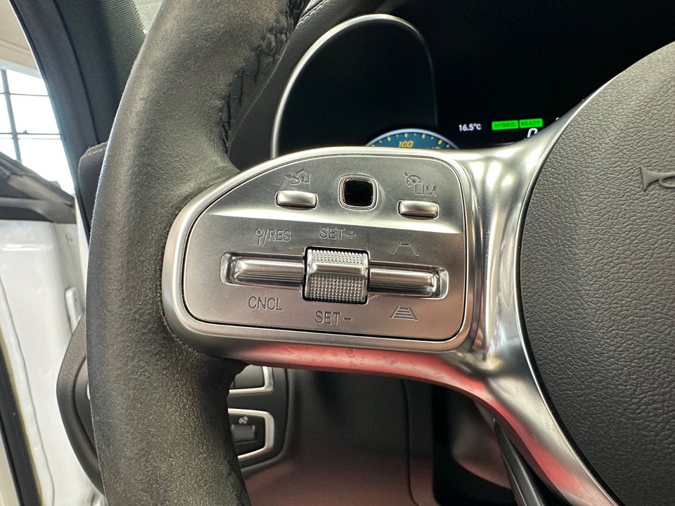 Mercedes C300 de 2,0 AMG Line stc. aut. 5d