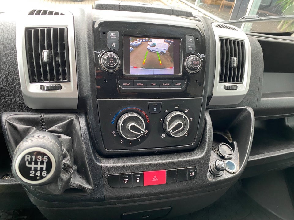 Peugeot Boxer 333 2,2 BlueHDi 140 L2H1 Premium