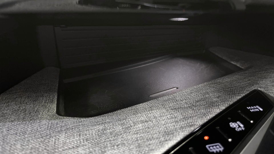 Peugeot e-3008 77 GT 5d