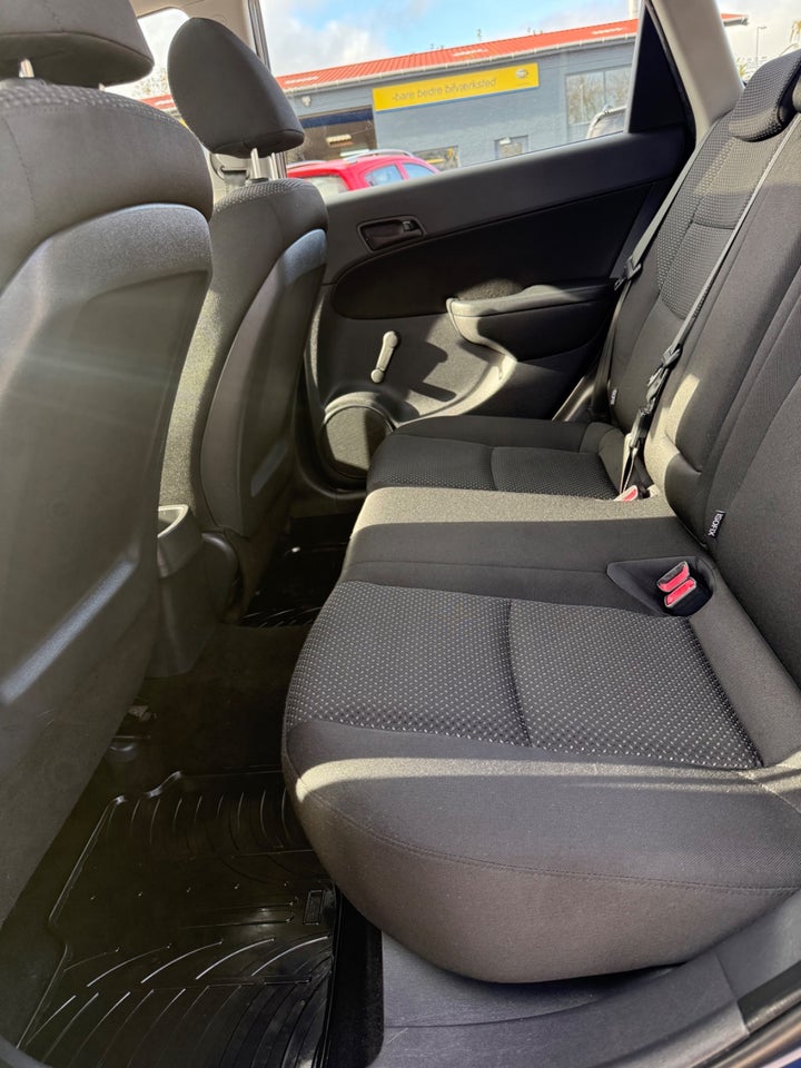 Hyundai i30 1,4 CVVT Classic Sun CW 5d