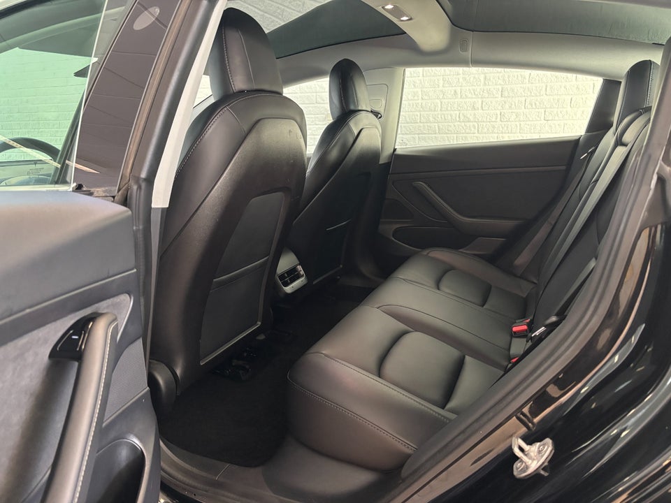 Tesla Model 3 Standard Range+ RWD 4d