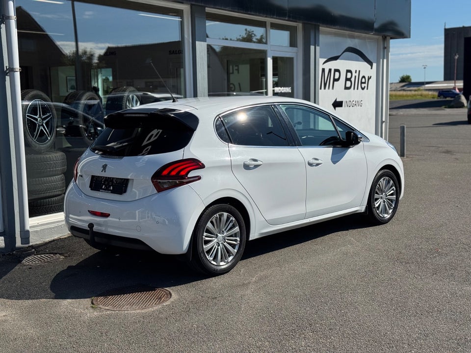 Peugeot 208 1,2 VTi 82 Allure 5d