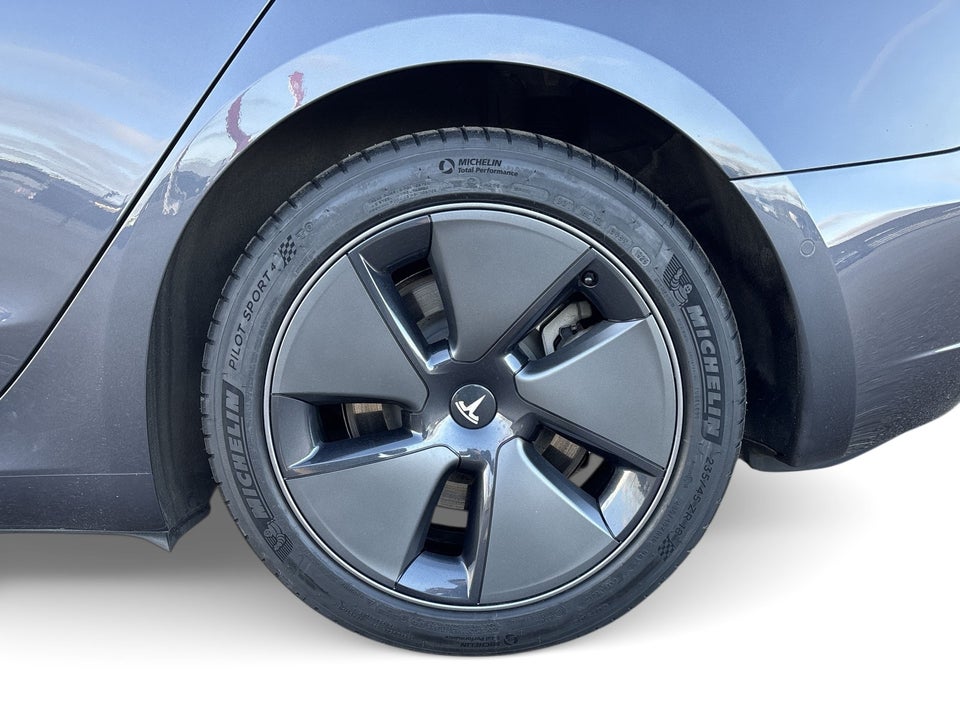 Tesla Model 3 Standard Range+ RWD 4d