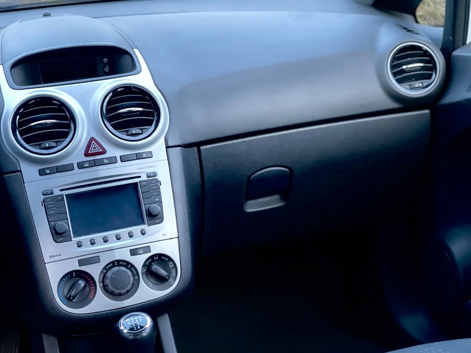 Opel Corsa 1,0 12V Essentia 5d