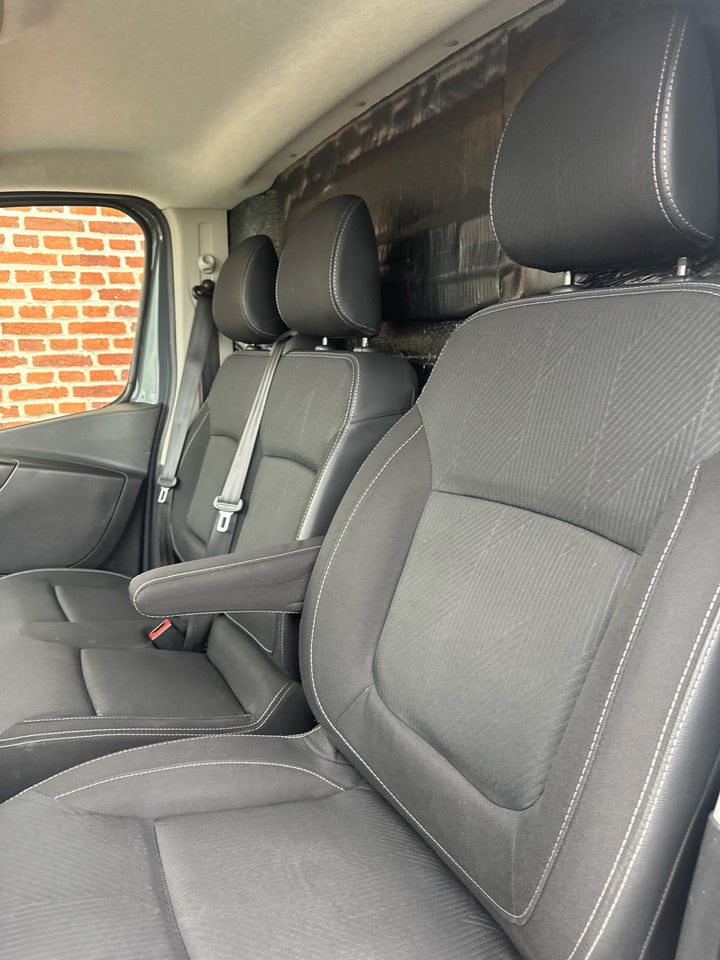 Renault Trafic T29 2,0 dCi 145 L2H1 EDC