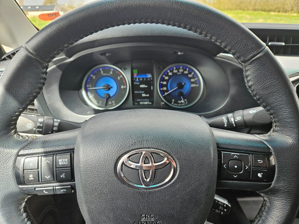 Toyota HiLux 2,4 D-4D 150 T3 Db.Kab aut. 4x4 4d